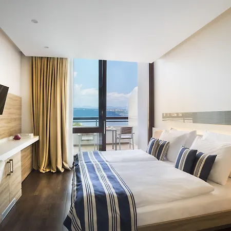 Admiral - By Liburnia &